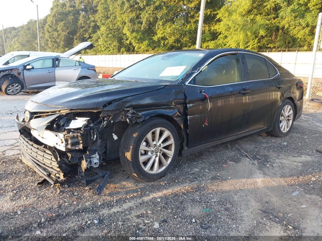 Продажа на аукционе авто 2021 Toyota Camry Le, vin: 4T1C11AK8MU557894, номер лота: 45817586