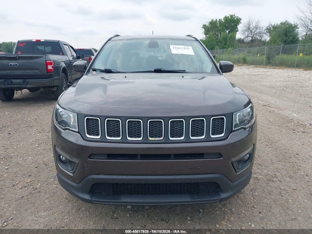 45817935 :رقم المزاد ، 3C4NJDBB0JT117509 vin ، 2018 Jeep Compass Latitude 4x4 مزاد بيع