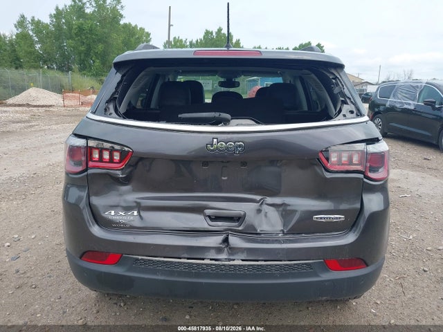 45817935 :رقم المزاد ، 3C4NJDBB0JT117509 vin ، 2018 Jeep Compass Latitude 4x4 مزاد بيع