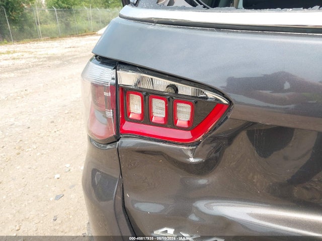 45817935 :رقم المزاد ، 3C4NJDBB0JT117509 vin ، 2018 Jeep Compass Latitude 4x4 مزاد بيع