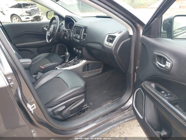 45817935 :رقم المزاد ، 3C4NJDBB0JT117509 vin ، 2018 Jeep Compass Latitude 4x4 مزاد بيع