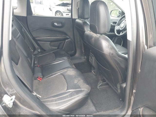 45817935 :رقم المزاد ، 3C4NJDBB0JT117509 vin ، 2018 Jeep Compass Latitude 4x4 مزاد بيع