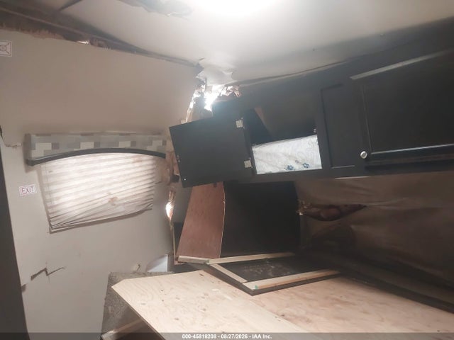 45818208 :رقم المزاد ، 1UJBJSBP5G1V30061 vin ، 2016 Jayco Other مزاد بيع