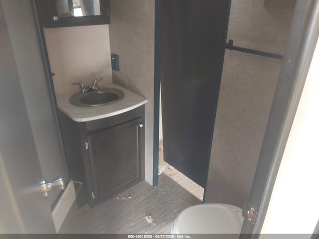 45818208 :رقم المزاد ، 1UJBJSBP5G1V30061 vin ، 2016 Jayco Other مزاد بيع