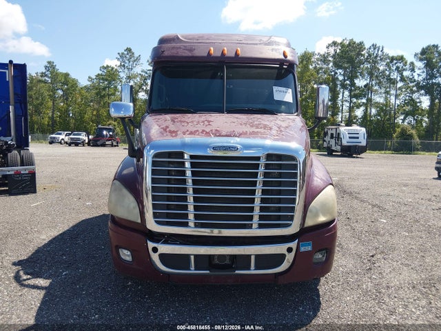 Продажа на аукционе авто 2010 Freightliner Cascadia 125, vin: 1FUJGLDRXASAK8951, номер лота: 45818455