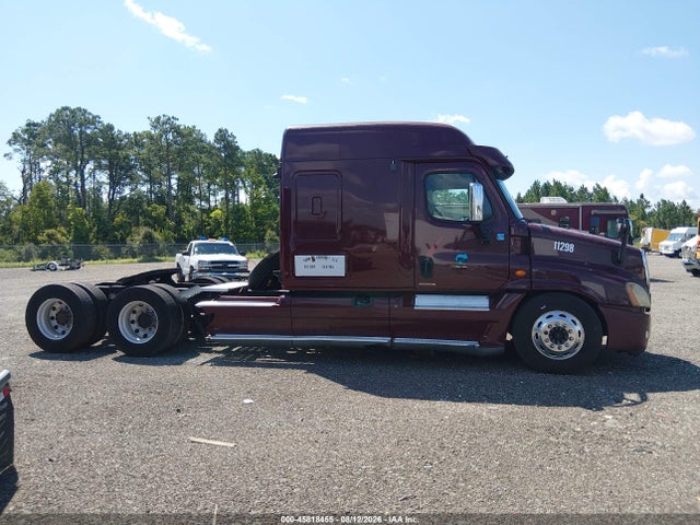 Продажа на аукционе авто 2010 Freightliner Cascadia 125, vin: 1FUJGLDRXASAK8951, номер лота: 45818455
