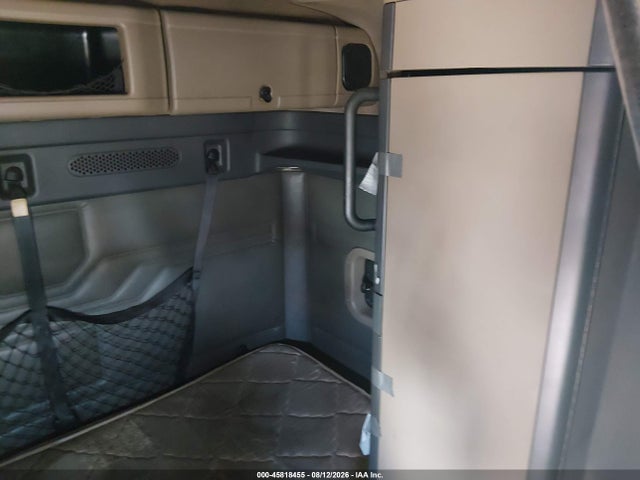Продажа на аукционе авто 2010 Freightliner Cascadia 125, vin: 1FUJGLDRXASAK8951, номер лота: 45818455