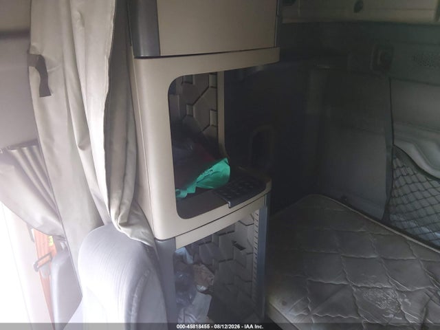 Продажа на аукционе авто 2010 Freightliner Cascadia 125, vin: 1FUJGLDRXASAK8951, номер лота: 45818455