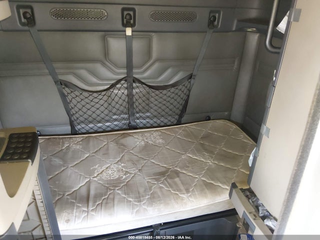Продажа на аукционе авто 2010 Freightliner Cascadia 125, vin: 1FUJGLDRXASAK8951, номер лота: 45818455