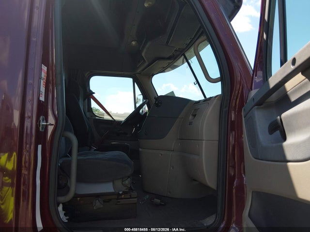 Продажа на аукционе авто 2010 Freightliner Cascadia 125, vin: 1FUJGLDRXASAK8951, номер лота: 45818455