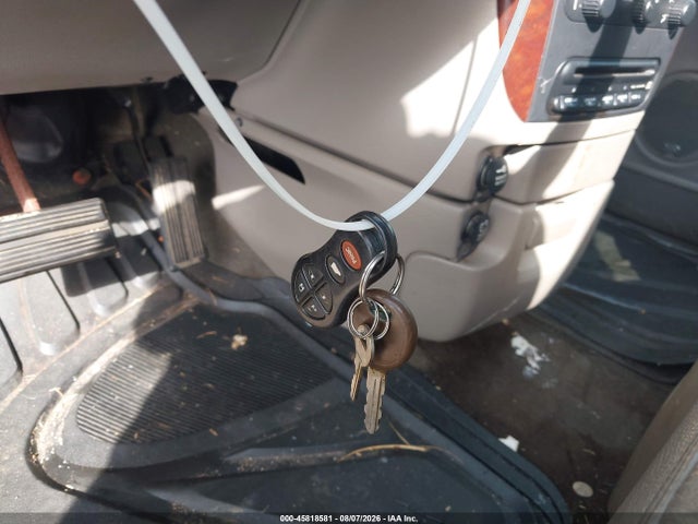 45818581 :رقم المزاد ، 2C8GP64L11R252735 vin ، 2001 Chrysler Town & Country Limited مزاد بيع