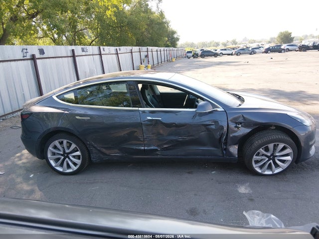 Tesla Model 3 Long Range/performance 2018 5YJ3E1EB3JF132302 Image 13