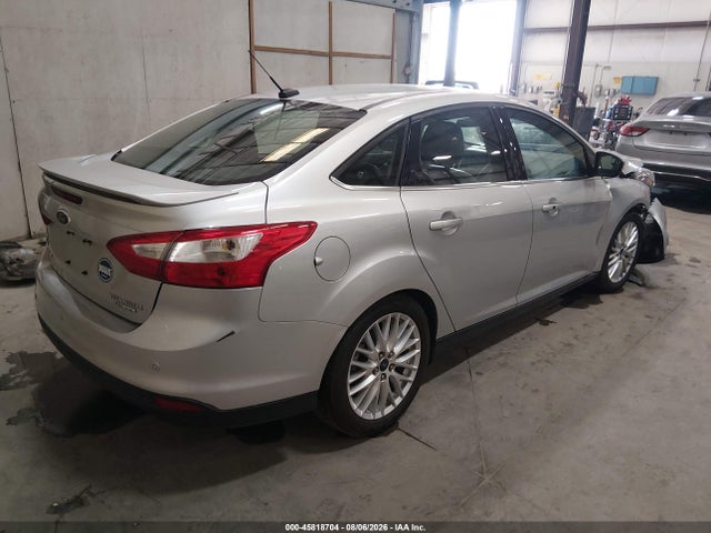 Ford Focus Titanium 2014 1FADP3J27EL247350 Image 4