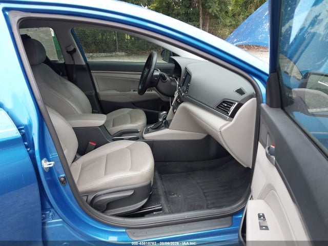 2017 Hyundai Elantra Limited მანქანა იყიდება აუქციონზე, vin: 5NPD84LF8HH015328, აუქციონის ნომერი: 45818763