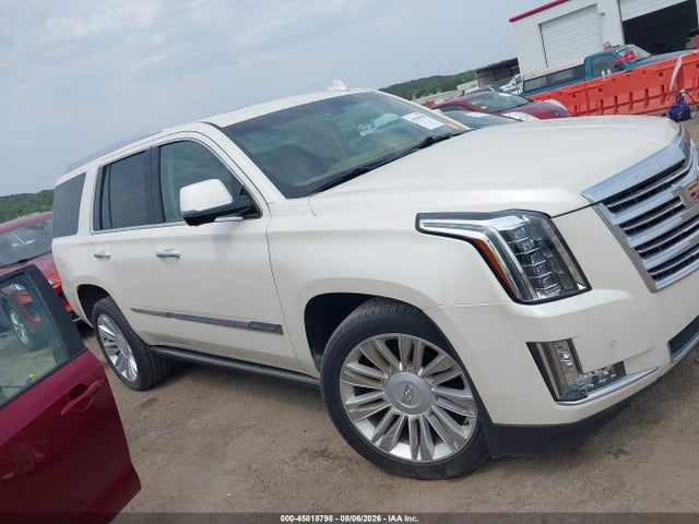 45818798 :رقم المزاد ، 1GYS4PKJ3FR697979 vin ، 2015 Cadillac Escalade Platinum مزاد بيع