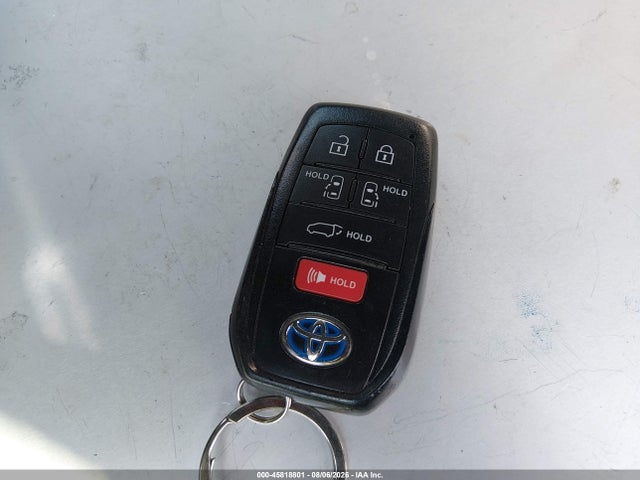 Toyota SIENNA XLE 2022 5TDJRKEC5NS101046 Image 11