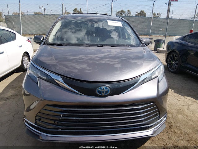 Toyota SIENNA XLE 2022 5TDJRKEC5NS101046 Image 12