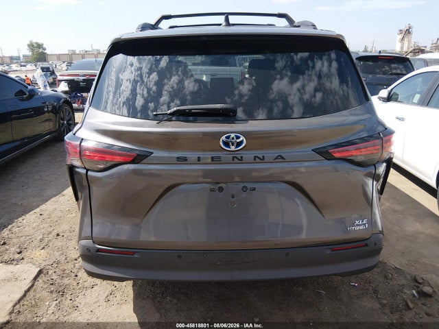 Toyota SIENNA XLE 2022 5TDJRKEC5NS101046 Image 16