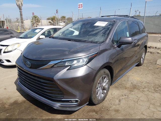 Toyota SIENNA XLE 2022 5TDJRKEC5NS101046 Image 2