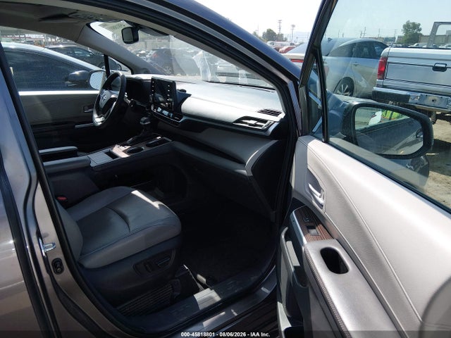 Toyota SIENNA XLE 2022 5TDJRKEC5NS101046 Image 5