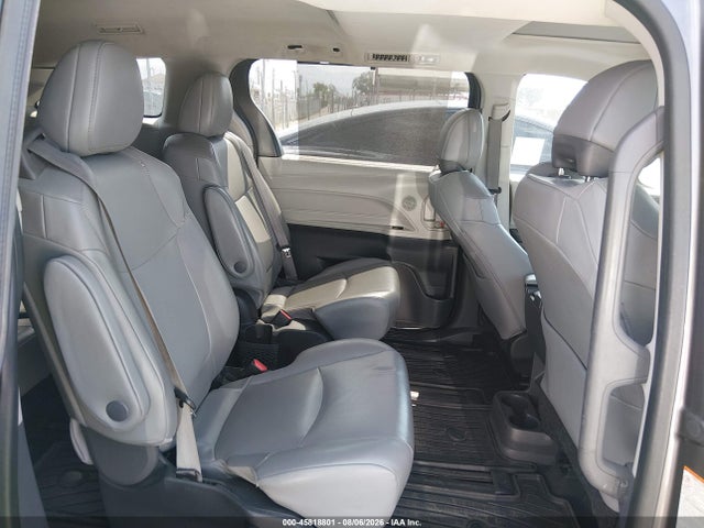 Toyota SIENNA XLE 2022 5TDJRKEC5NS101046 Image 8