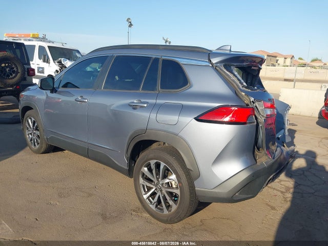 Toyota Corolla Cross Xle 2022 7MUDAAAG8NV010835 Image 3