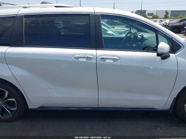 5TDERKEC2SS289408 Toyota Sienna Platinum