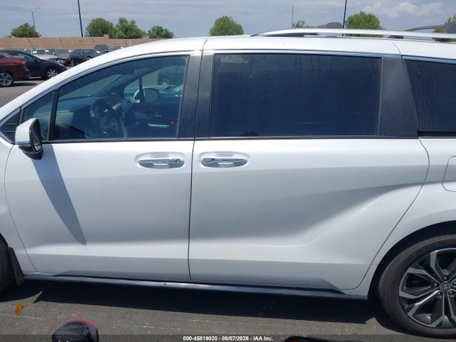 5TDERKEC2SS289408 Toyota Sienna Platinum