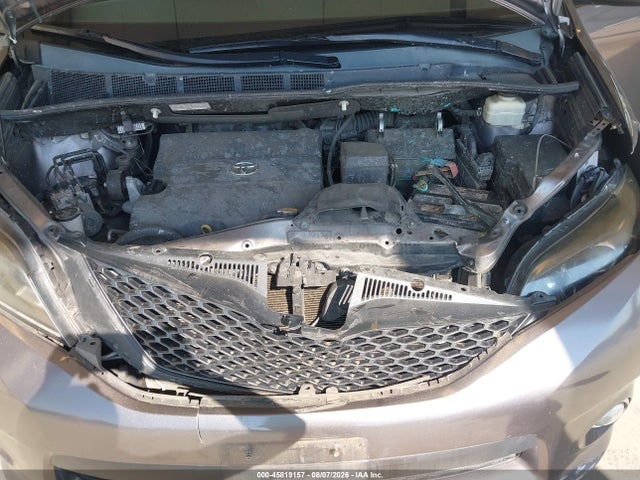 5TDXK3DC8FS635665 Toyota Sienna Se 8 Passenger