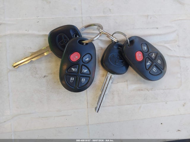 5TDXK3DC8FS635665 Toyota Sienna Se 8 Passenger
