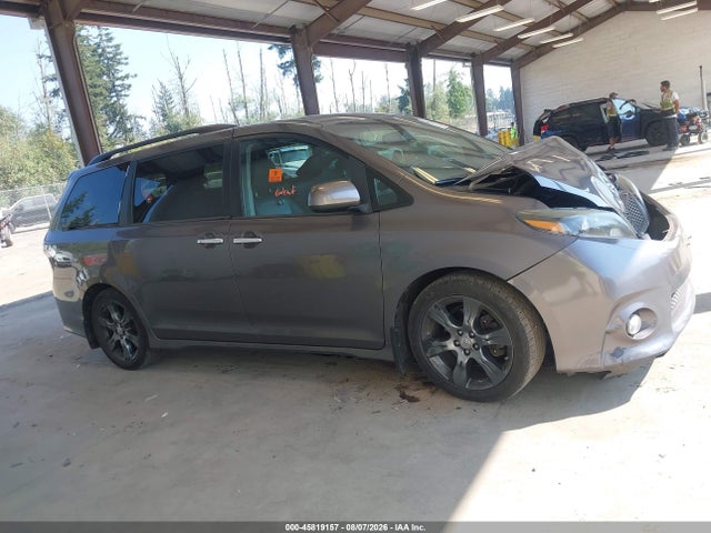 5TDXK3DC8FS635665 Toyota Sienna Se 8 Passenger
