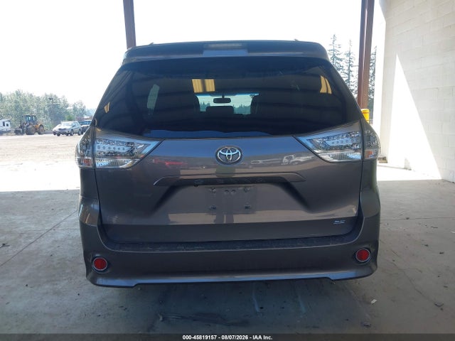 5TDXK3DC8FS635665 Toyota Sienna Se 8 Passenger