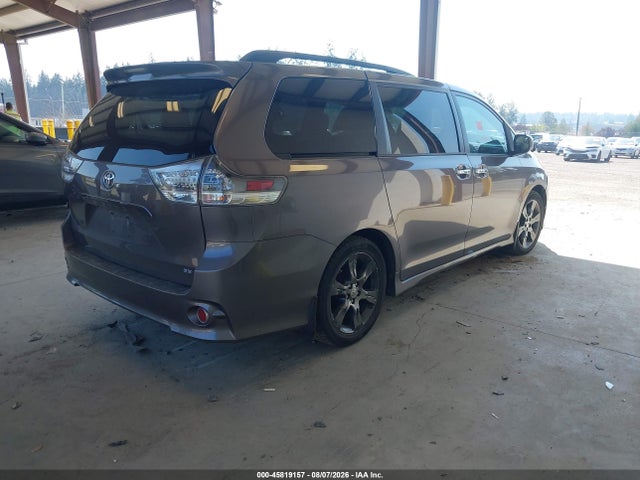 5TDXK3DC8FS635665 Toyota Sienna Se 8 Passenger