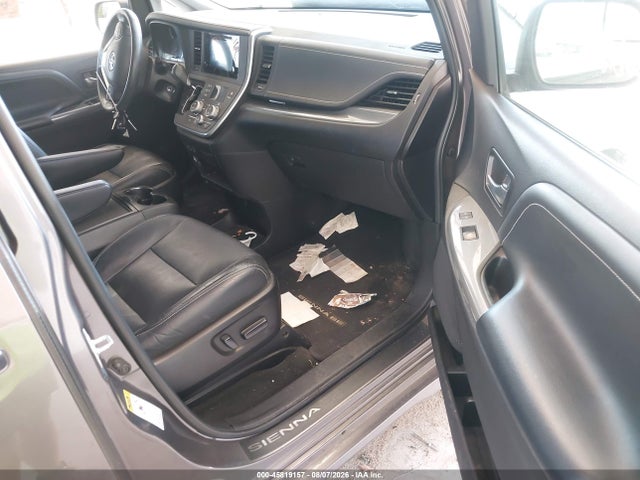 5TDXK3DC8FS635665 Toyota Sienna Se 8 Passenger