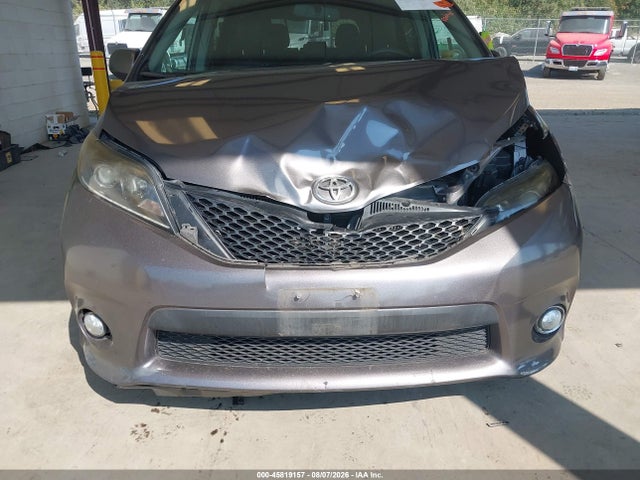 5TDXK3DC8FS635665 Toyota Sienna Se 8 Passenger