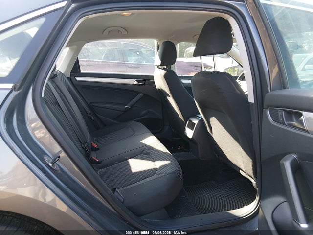 Продаж на аукціоні авто 2017 Volkswagen Passat 1.8t S, vin: 1VWAT7A38HC052755, номер лоту: 45819554