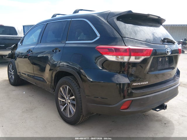 45819777 :رقم المزاد ، 5TDKZRFH2JS541887 vin ، 2018 Toyota Highlander Xle مزاد بيع