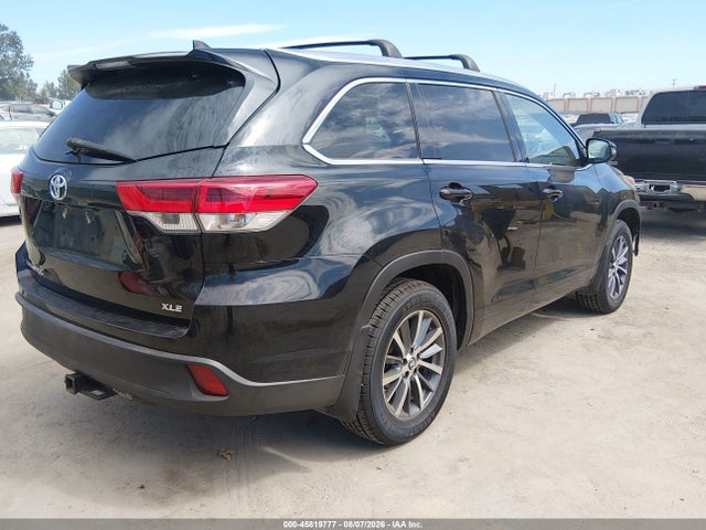 45819777 :رقم المزاد ، 5TDKZRFH2JS541887 vin ، 2018 Toyota Highlander Xle مزاد بيع