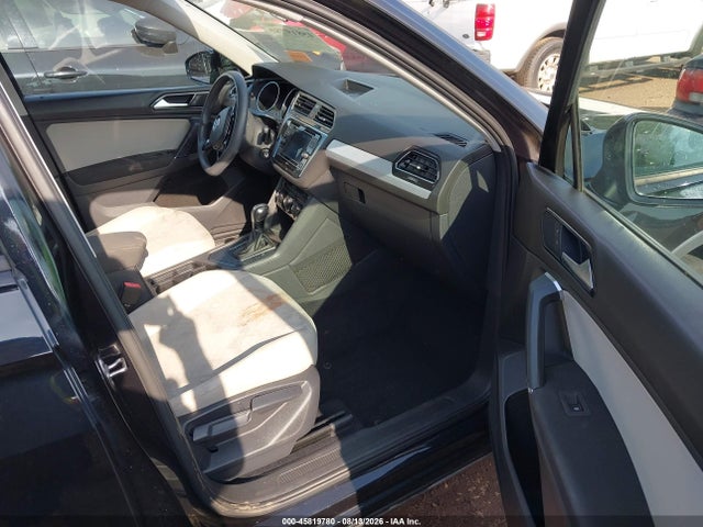 45819780 :رقم المزاد ، 3VV1B7AX8JM068999 vin ، 2018 Volkswagen Tiguan 2.0t S مزاد بيع