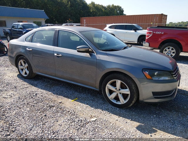 2015 Volkswagen Passat 1.8t Se მანქანა იყიდება აუქციონზე, vin: 1VWBS7A30FC055895, აუქციონის ნომერი: 45819841
