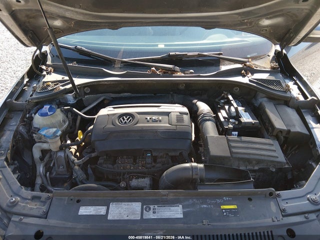 2015 Volkswagen Passat 1.8t Se მანქანა იყიდება აუქციონზე, vin: 1VWBS7A30FC055895, აუქციონის ნომერი: 45819841