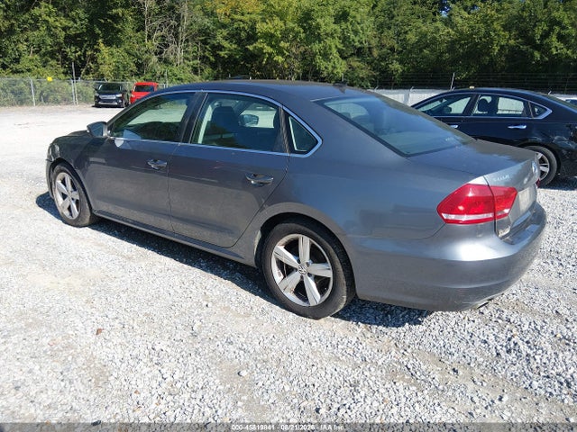 2015 Volkswagen Passat 1.8t Se მანქანა იყიდება აუქციონზე, vin: 1VWBS7A30FC055895, აუქციონის ნომერი: 45819841