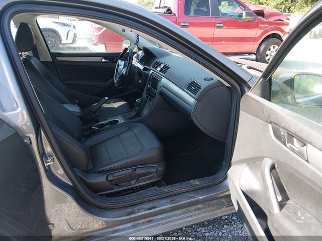 2015 Volkswagen Passat 1.8t Se მანქანა იყიდება აუქციონზე, vin: 1VWBS7A30FC055895, აუქციონის ნომერი: 45819841