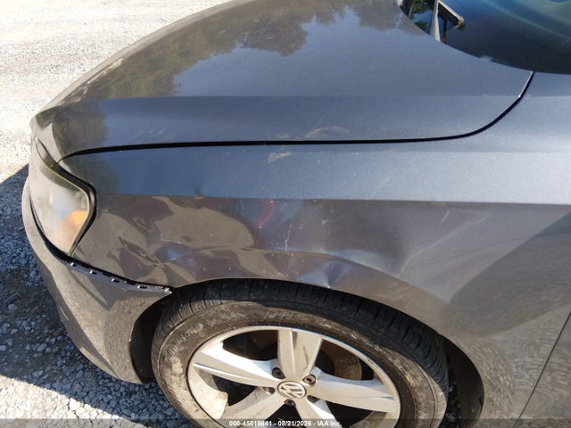 2015 Volkswagen Passat 1.8t Se მანქანა იყიდება აუქციონზე, vin: 1VWBS7A30FC055895, აუქციონის ნომერი: 45819841