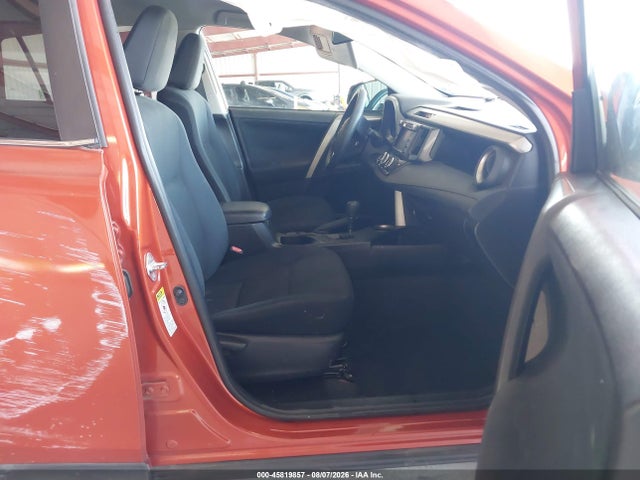 2T3ZFREV8FW141711 Toyota RAV4 LE