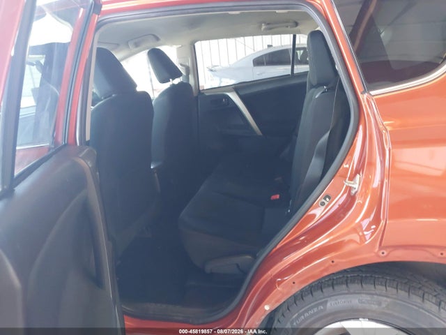 2T3ZFREV8FW141711 Toyota RAV4 LE