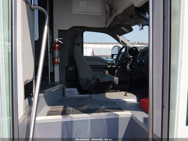 Ford F-450 Chassis Xl 2017 1FDAF4GT6HEF01043 Image 5