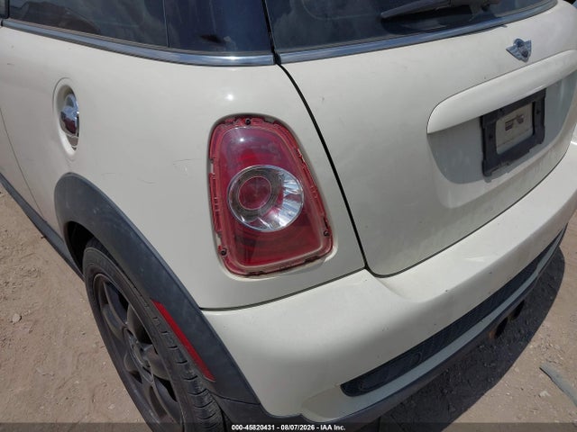 2010 Mini Cooper S მანქანა იყიდება აუქციონზე, vin: WMWMF7C54ATX43130, აუქციონის ნომერი: 45820431