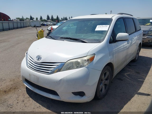 Toyota Sienna Le 8 Passenger 2015 5TDKK3DC2FS571228 Image 2