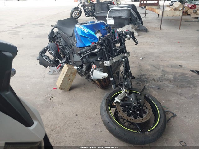 Suzuki GSX-R600 2023 JS1GN7FA4P7101398 головне зображення